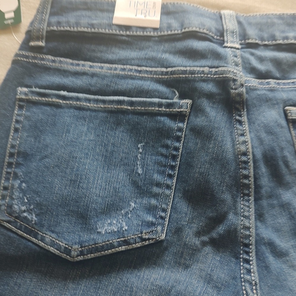 Time and Tru Womens Mid-Rise Denim Shorts Size 10 Medium Wash Cuffed Distressed